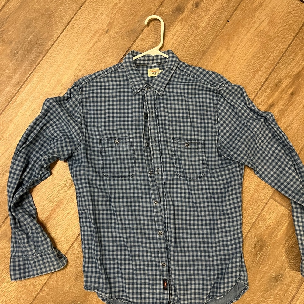Faherty Button Down Size Large - image 2